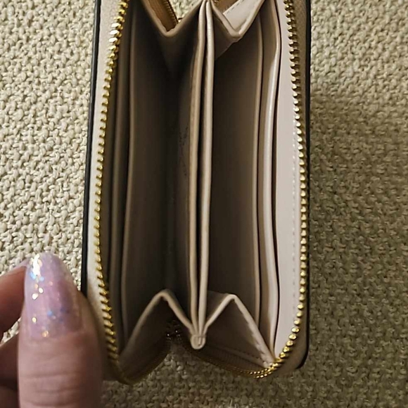 Michael Kors wallet - Picture 3 of 5